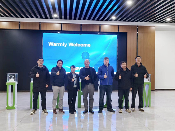 Iniúchadh Monarcha do Chustaiméirí na RA Críochnaithe go Rathúil, Saincheapadh Táirge Eisiach Comhaontaithe